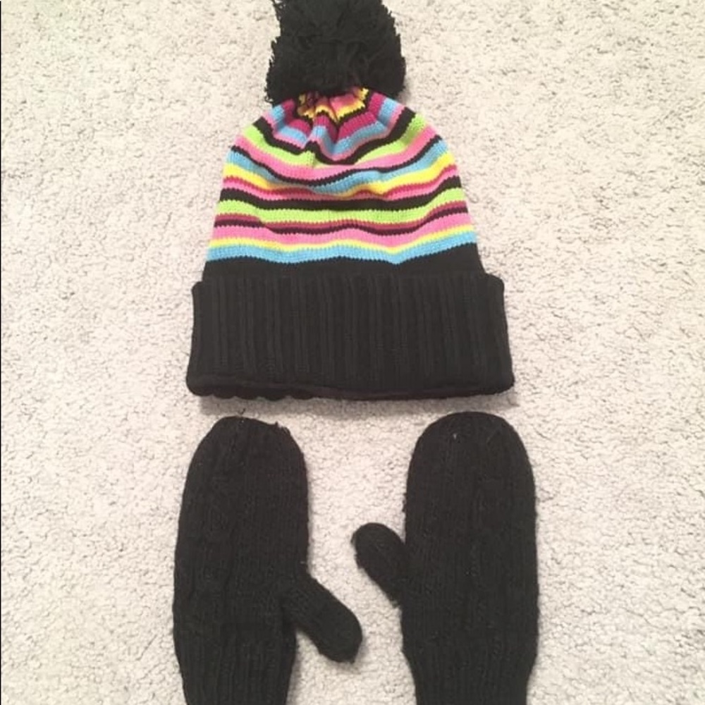 Girls Children’s Place multicolored beanie & mittens size youth 7/8
